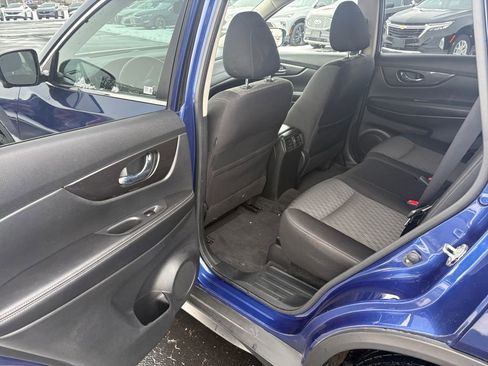 Used 2019 Nissan Rogue SV w/ Premium Package image 19
