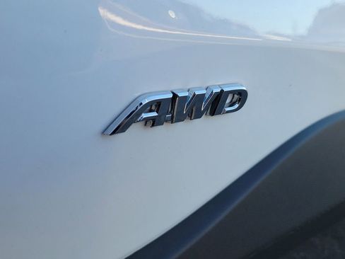 Used 2022 Toyota RAV4 XLE image 8