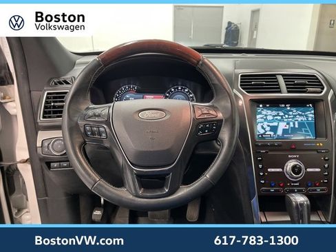 Used 2019 Ford Explorer Platinum image 17