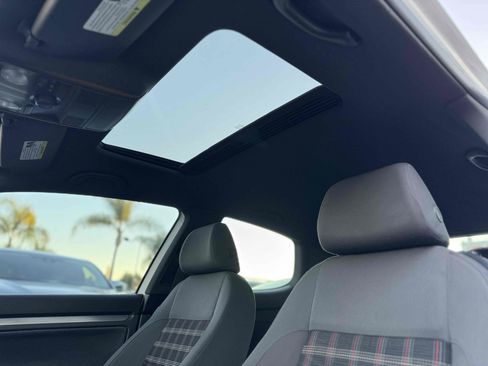 Used 2009 Volkswagen GTI 2-Door image 12