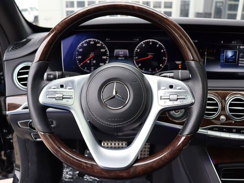 Used 2019 Mercedes-Benz S 560 Sedan image 16