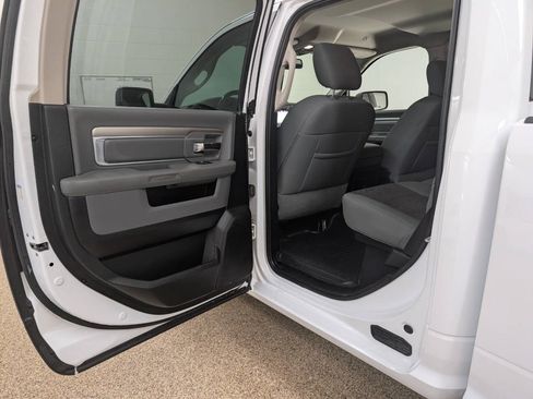 Used 2019 RAM 1500 Classic SLT w/ SLT Plus D←cor Group AWD/4WD image 13