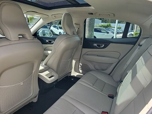 Used 2020 Volvo S60 T5 Momentum image 8