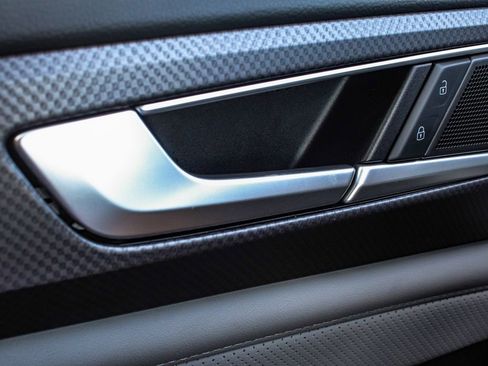 Used 2024 Volkswagen Atlas Peak Edition SE AWD/4WD image 9