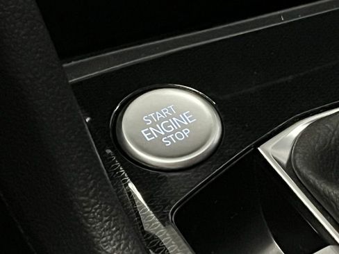 New 2025 Volkswagen Taos SE image 14