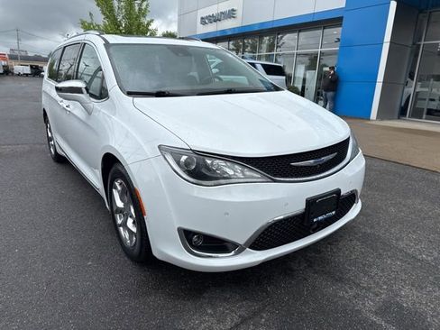 Used 2018 Chrysler Pacifica Limited w/ Advanced Safetytec Group FWD image 4
