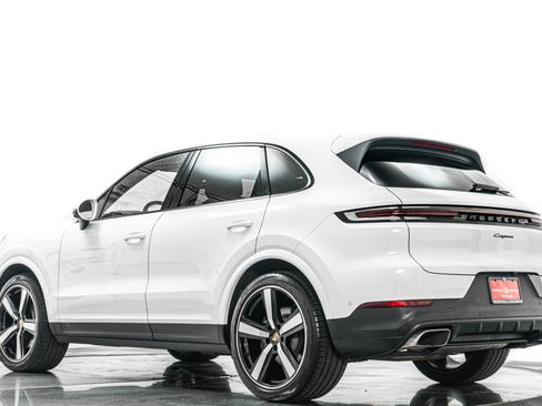 Used 2024 Porsche Cayenne AWD/4WD image 34