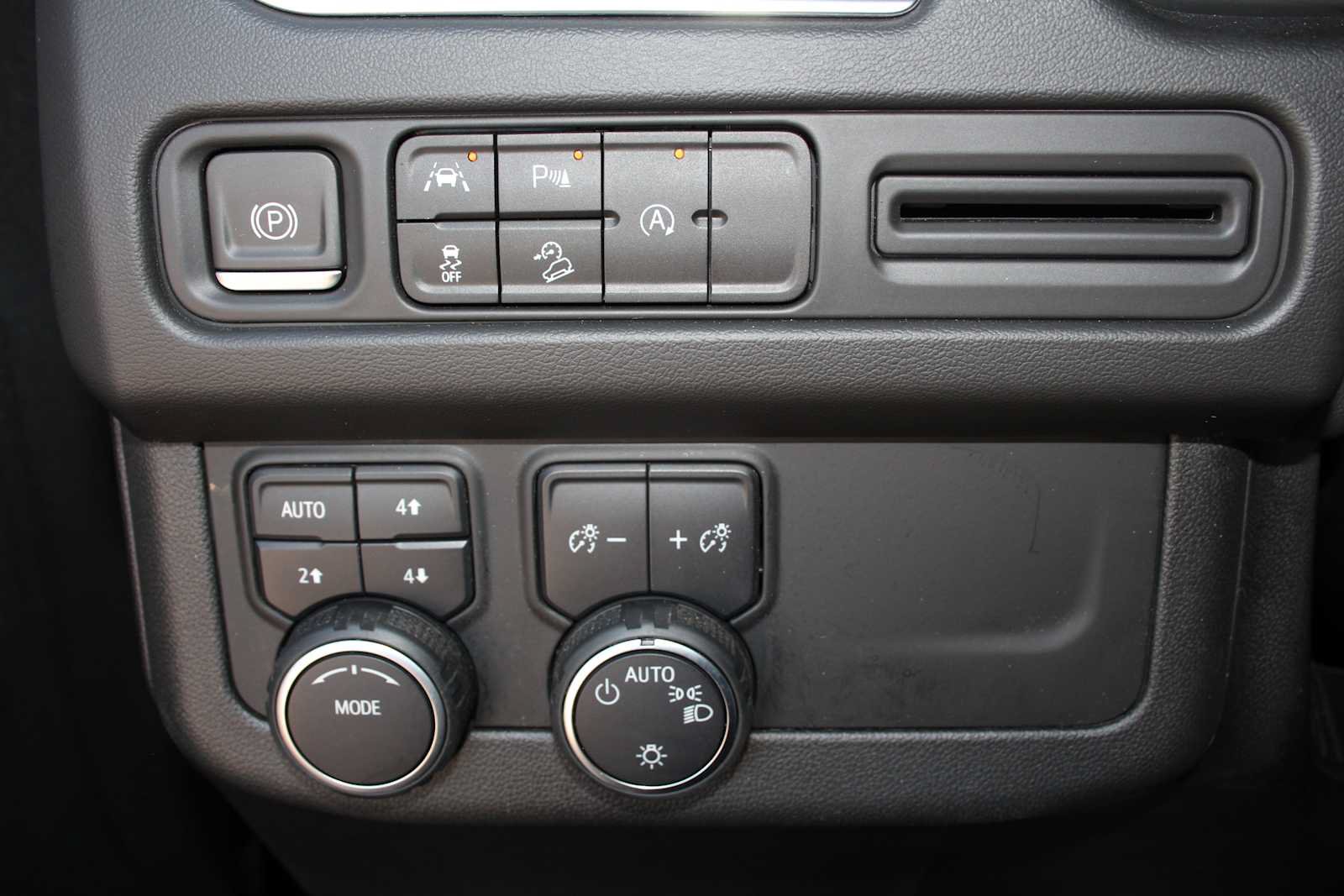 Used 2023 Chevrolet Tahoe Premier AWD/4WD image 43
