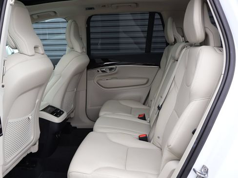 Used 2019 Volvo XC90 T6 Momentum w/ Advanced Package AWD/4WD image 24