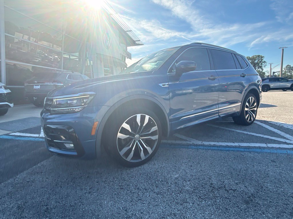 Used 2018 Volkswagen Tiguan SEL Premium w/ R-Line Package FWD image 35
