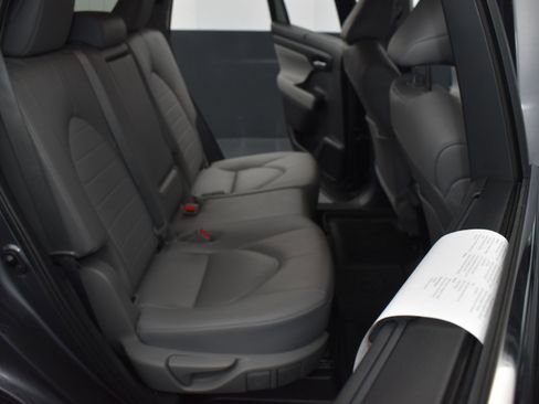 Used 2023 Toyota Highlander XLE FWD image 23