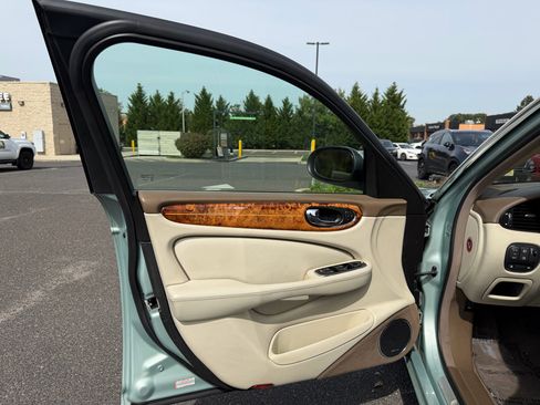 Used 2005 Jaguar XJ8 L image 9