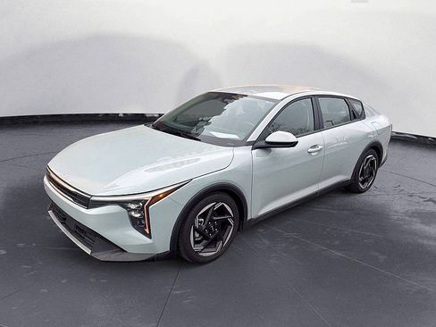 Used 2025 Kia K4 EX image 1