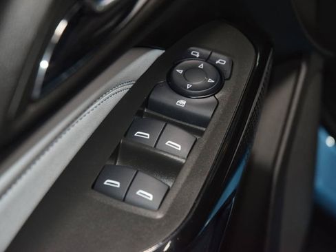 Used 2025 Chevrolet Trax LT w/ Driver Confidence Package FWD image 43