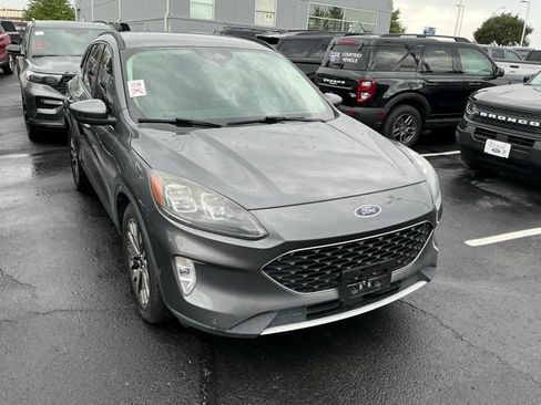 Used 2021 Ford Escape Titanium FWD image 4
