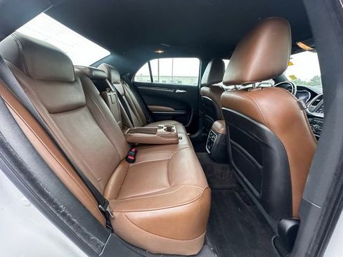 Used 2019 Chrysler 300 Limited RWD image 29