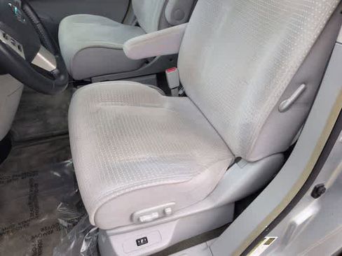 Used 2004 Nissan Quest SL w/ (SEA) Seat Pkg FWD image 16