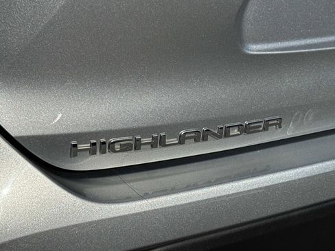 Used 2021 Toyota Highlander L image 26