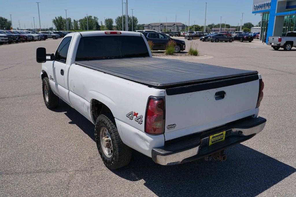Used 2006 Chevrolet Silverado 2500 W/T w/ Heavy-Duty Power Package AWD/4WD image 9