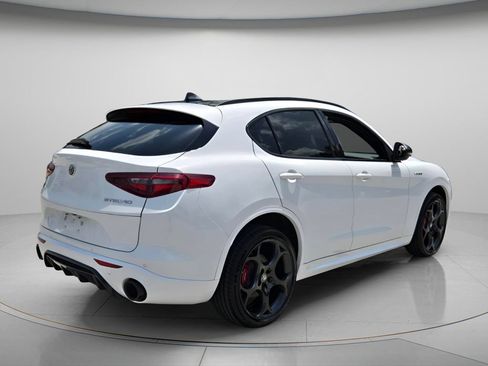 Used 2022 Alfa Romeo Stelvio Veloce AWD/4WD image 7