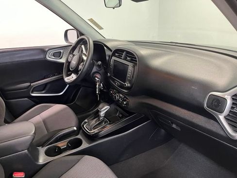 Used 2024 Kia Soul LX w/ Option Group 015 FWD image 11