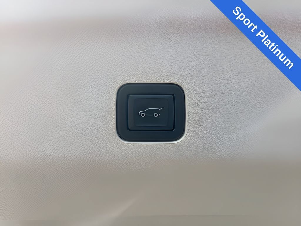 Used 2023 Cadillac Escalade Sport Platinum w/ LPO, ONYX Package AWD/4WD image 9