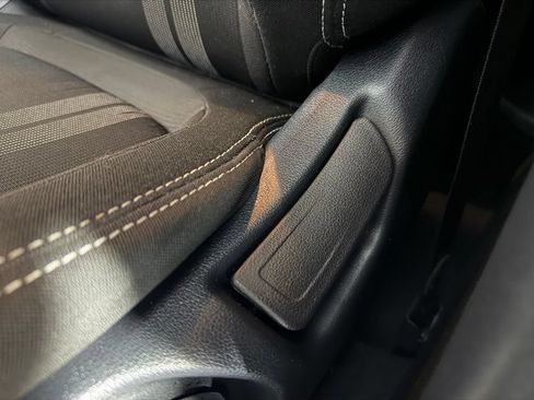 Used 2022 Hyundai Venue SEL FWD image 23