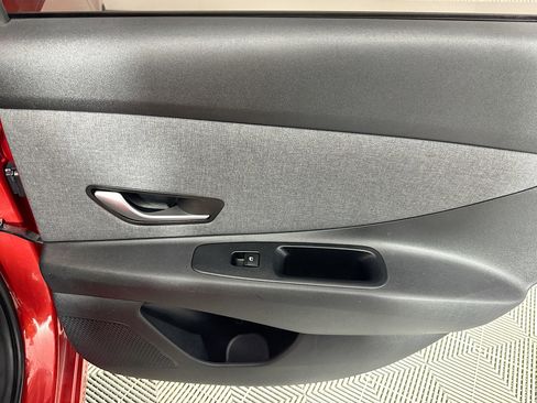 Used 2022 Hyundai Elantra Limited image 27