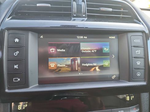 Used 2018 Jaguar F-PACE Premium image 29