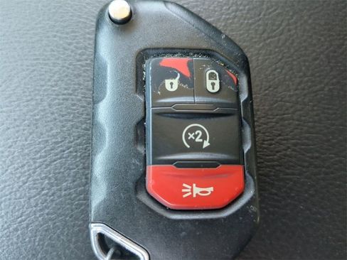 Used 2018 Jeep Wrangler Unlimited Sahara image 29