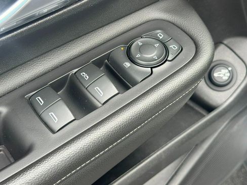 Used 2023 GMC Terrain SLT image 17