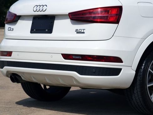 Used 2018 Audi Q3 2.0T Premium Plus w/ Premium Plus Package AWD/4WD image 19
