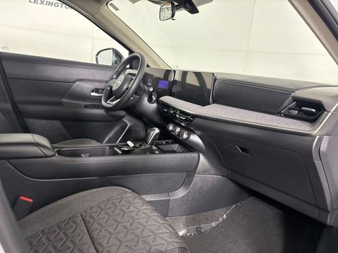 Used 2025 Nissan Kicks SV FWD image 30