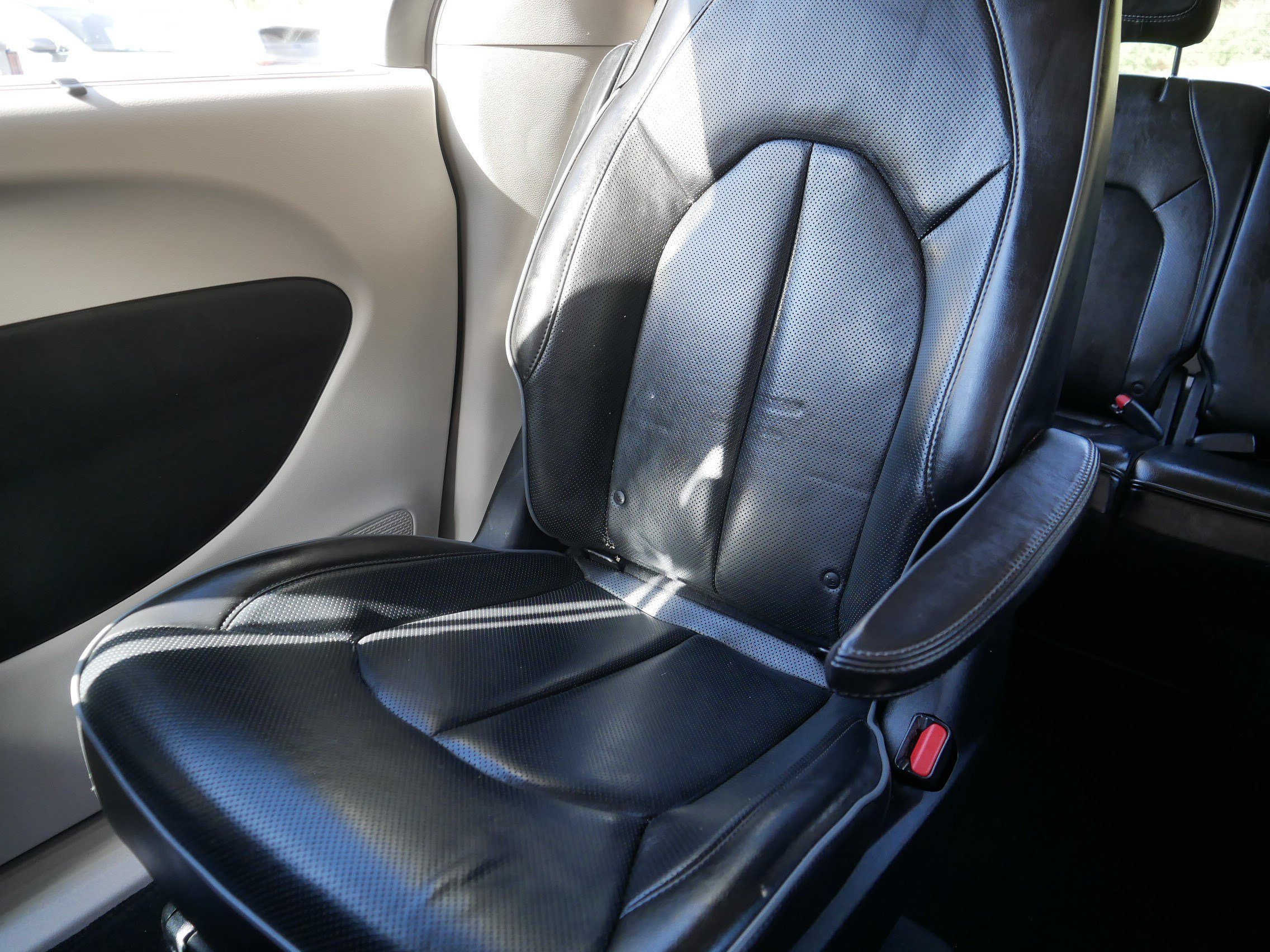 Used 2018 Chrysler Pacifica Limited w/ Advanced Safetytec Group FWD image 12