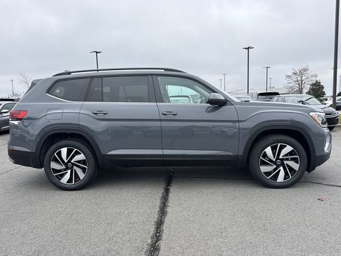 New 2026 Volkswagen Atlas SE FWD image 6