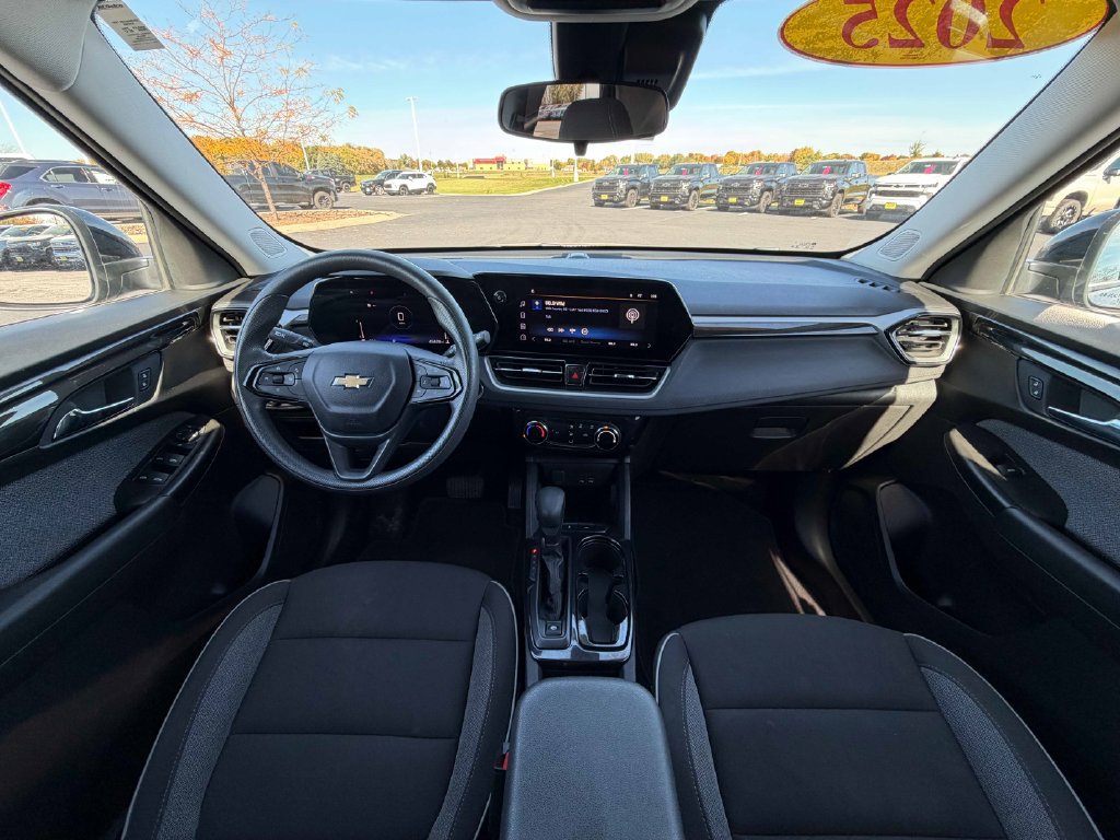 Used 2025 Chevrolet TrailBlazer LT FWD image 27