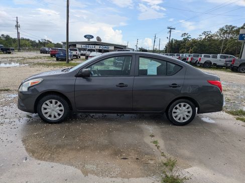Used 2015 Nissan Versa S FWD image 7