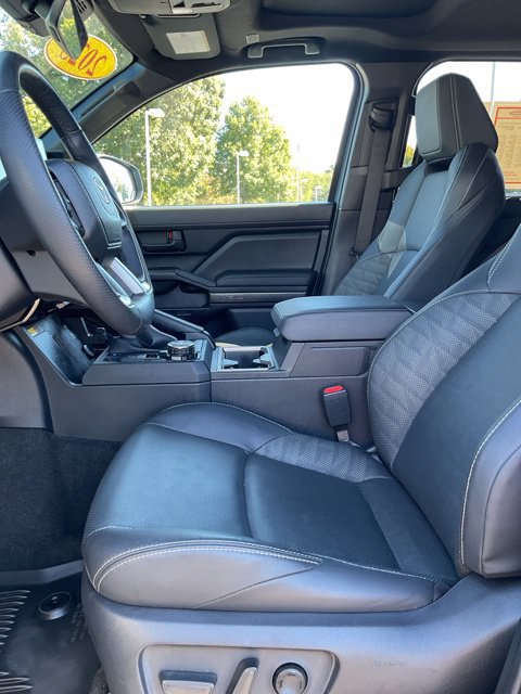 Used 2025 Toyota 4Runner TRD Off-Road Premium AWD/4WD image 15