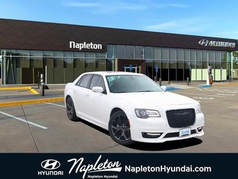 Used 2022 Chrysler 300 Touring L w/ Popular Equipment Group image 1