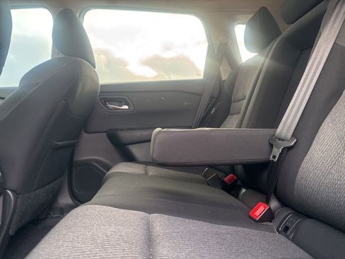 Used 2024 Nissan Rogue SV image 35