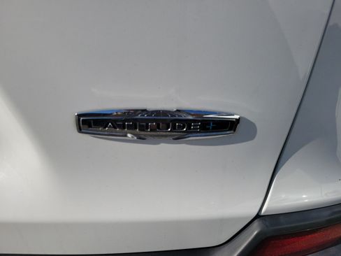 Used 2020 Jeep Cherokee Latitude Plus w/ Cold Weather Group FWD image 19