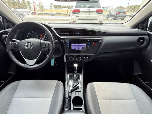 Used 2018 Toyota Corolla L image 3