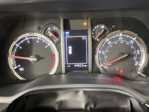 Used 2022 Toyota 4Runner Limited AWD/4WD image 35