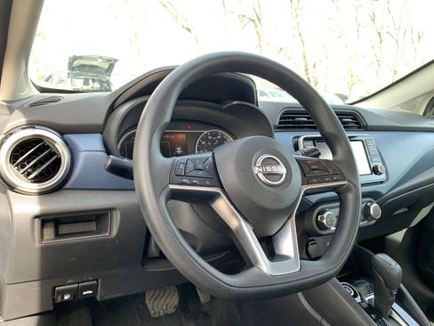 Used 2025 Nissan Versa SV image 32