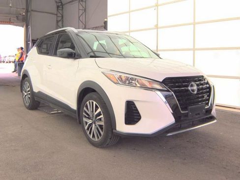 Used 2024 Nissan Kicks SV FWD image 4