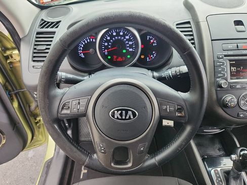 Used 2013 Kia Soul + w/ Audio Pkg FWD image 19