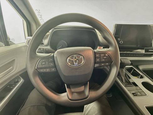 Certified 2026 Toyota Sienna LE AWD/4WD image 12