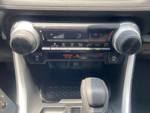 Used 2019 Toyota RAV4 LE w/ All Weather Liner Package AWD/4WD image 24