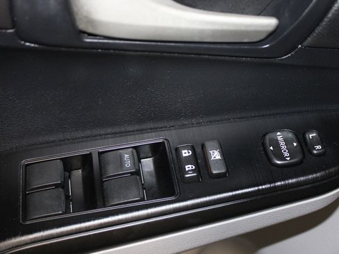Used 2012 Toyota Camry FWD image 10