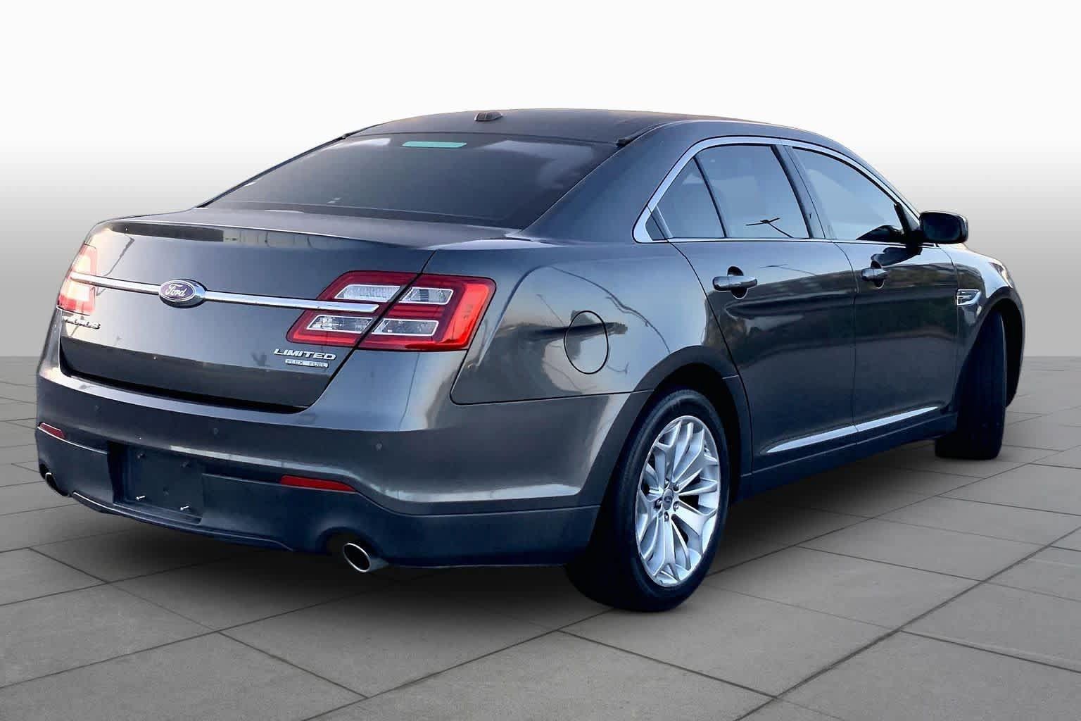 Used 2017 Ford Taurus Limited FWD image 12